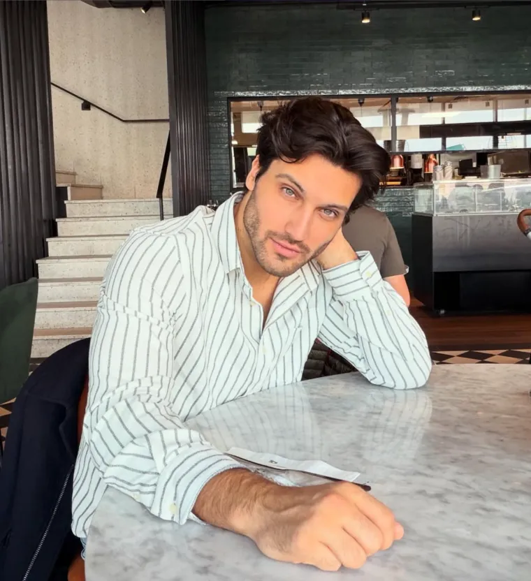 Evo za&scaron;to ga zovu Gospodin Savr&scaron;eni: Kako izgleda neodoljivi Petar kada se kamere ugase?