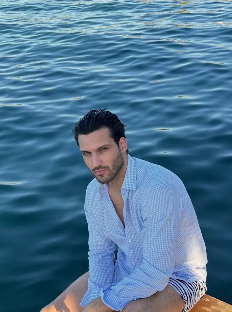 Evo za&scaron;to ga zovu Gospodin Savr&scaron;eni: Kako izgleda neodoljivi Petar kada se kamere ugase?