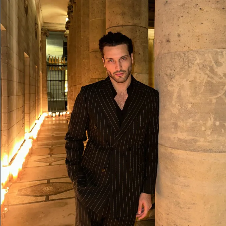 Evo za&scaron;to ga zovu Gospodin Savr&scaron;eni: Kako izgleda neodoljivi Petar kada se kamere ugase?