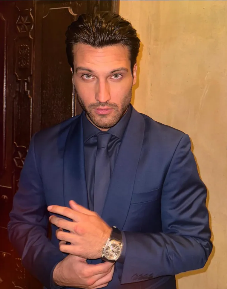 Evo za&scaron;to ga zovu Gospodin Savr&scaron;eni: Kako izgleda neodoljivi Petar kada se kamere ugase?