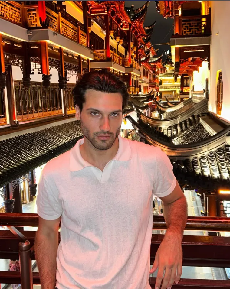 Evo za&scaron;to ga zovu Gospodin Savr&scaron;eni: Kako izgleda neodoljivi Petar kada se kamere ugase?