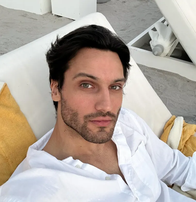 Evo za&scaron;to ga zovu Gospodin Savr&scaron;eni: Kako izgleda neodoljivi Petar kada se kamere ugase?