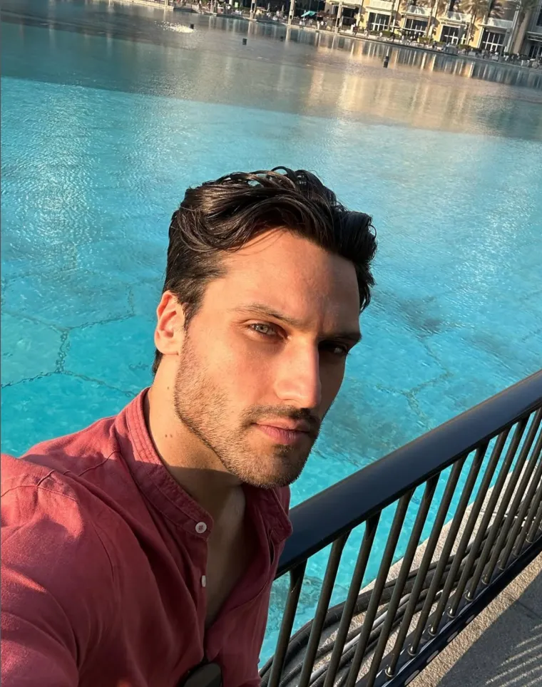 Evo za&scaron;to ga zovu Gospodin Savr&scaron;eni: Kako izgleda neodoljivi Petar kada se kamere ugase?