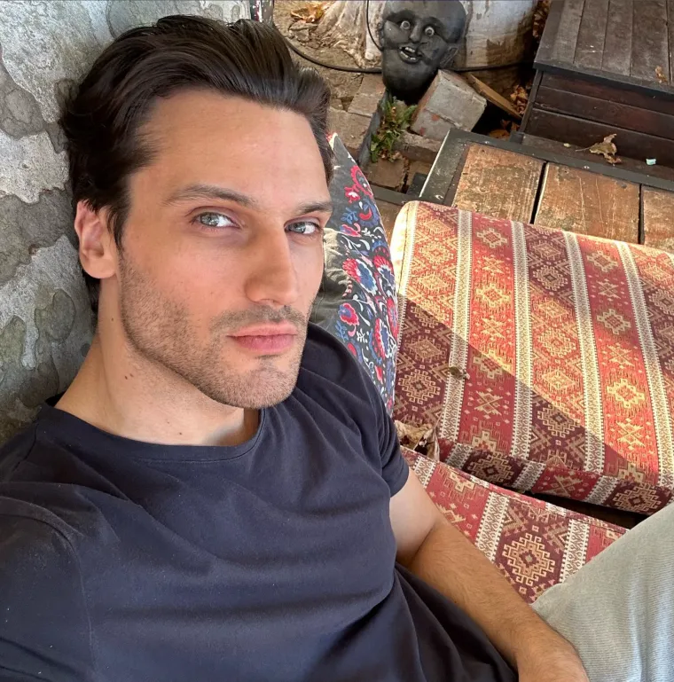 Evo za&scaron;to ga zovu Gospodin Savr&scaron;eni: Kako izgleda neodoljivi Petar kada se kamere ugase?