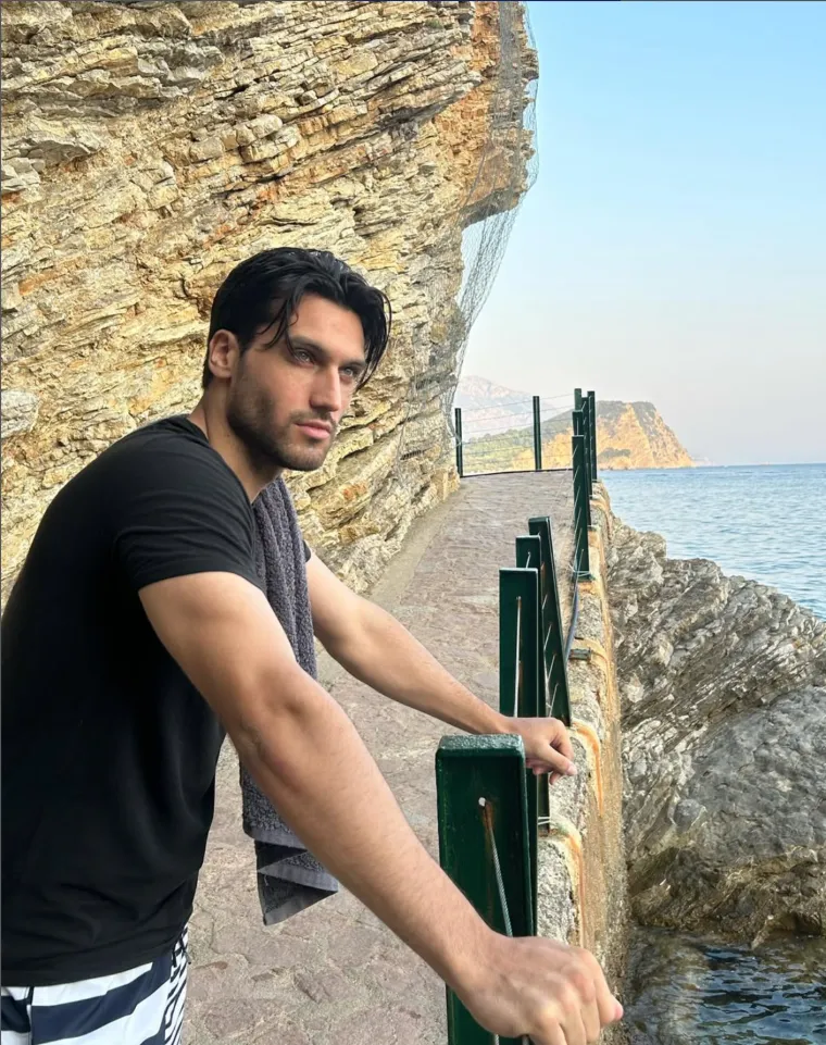 Evo za&scaron;to ga zovu Gospodin Savr&scaron;eni: Kako izgleda neodoljivi Petar kada se kamere ugase?