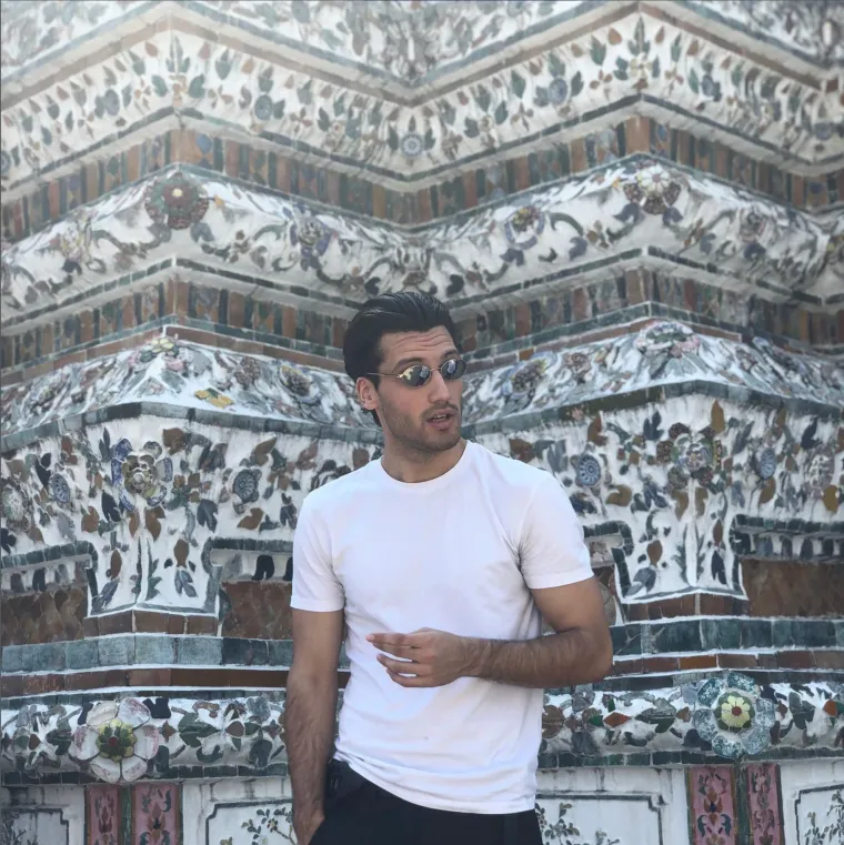 Evo za&scaron;to ga zovu Gospodin Savr&scaron;eni: Kako izgleda neodoljivi Petar kada se kamere ugase?