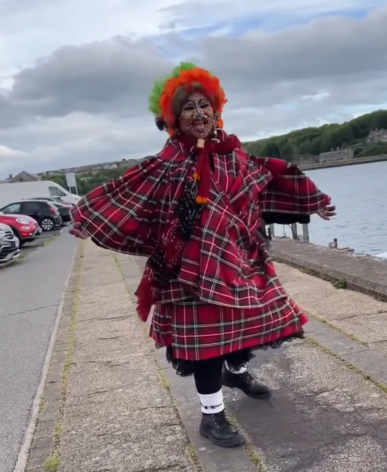 Nekoć predivna medicinska sestra prekrila se s 20 tisuća piercinga! Evo kako je izgledala prije