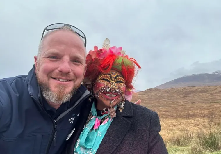 Nekoć predivna medicinska sestra prekrila se s 20 tisuća piercinga! Evo kako je izgledala prije