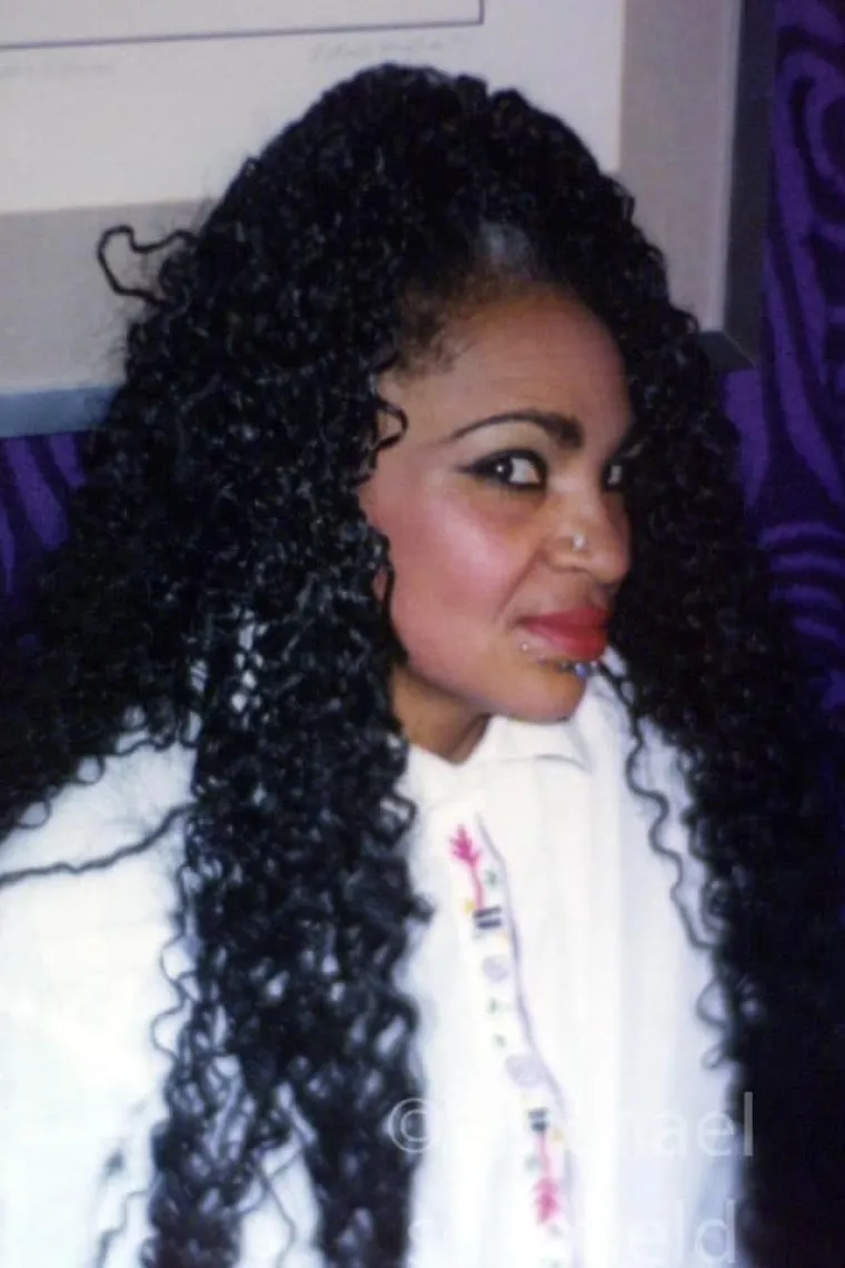 Nekoć predivna medicinska sestra prekrila se s 20 tisuća piercinga! Evo kako je izgledala prije