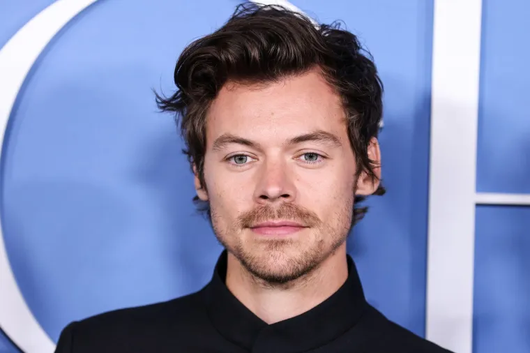Od teen zavodnika do mu&scaron;karca koji nosi žensku odjeću: Ovako danas izgleda Harry Styles