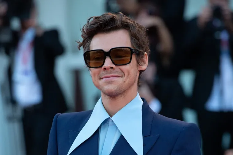 Od teen zavodnika do mu&scaron;karca koji nosi žensku odjeću: Ovako danas izgleda Harry Styles