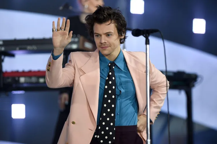 Od teen zavodnika do mu&scaron;karca koji nosi žensku odjeću: Ovako danas izgleda Harry Styles