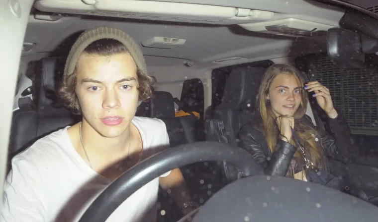 Od teen zavodnika do mu&scaron;karca koji nosi žensku odjeću: Ovako danas izgleda Harry Styles