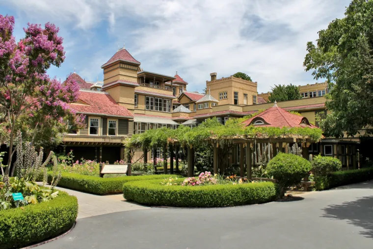 Čak 38 godina gradnje, prokletstvo i tisuće duhova: Ova kuća krije tajne koje lede krv u žilama