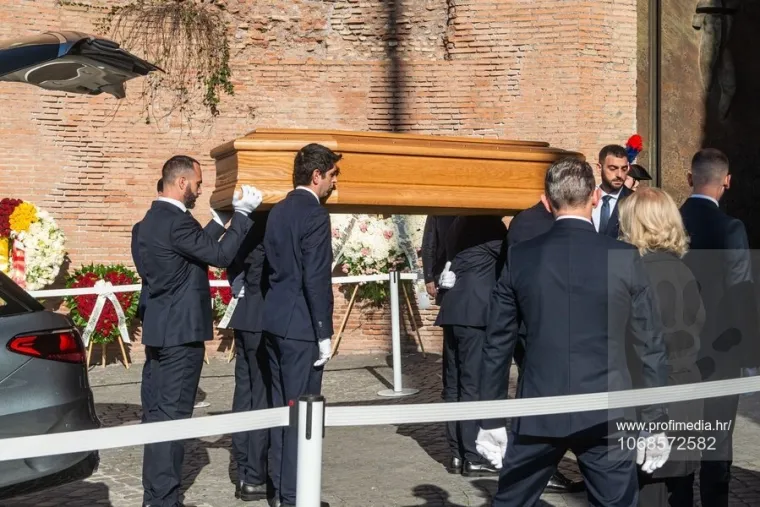 Elita se okupila u Rimu: Pogledajte tko se sve do&scaron;ao oprostiti od Valentina Garavanija