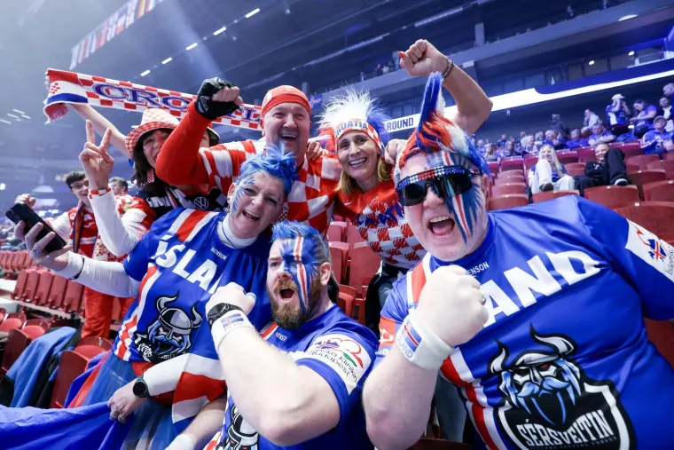 Fantastične scene na tribinama: Pogledajte &scaron;to rade islandski ratnici s na&scaron;im navijačima