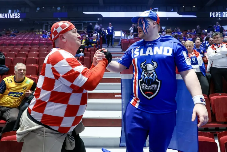 Fantastične scene na tribinama: Pogledajte &scaron;to rade islandski ratnici s na&scaron;im navijačima