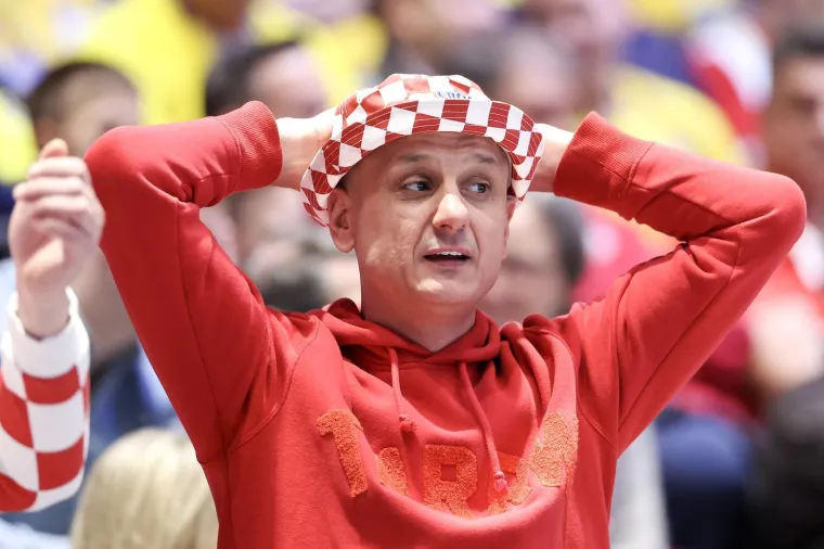 Fantastične scene na tribinama: Pogledajte &scaron;to rade islandski ratnici s na&scaron;im navijačima