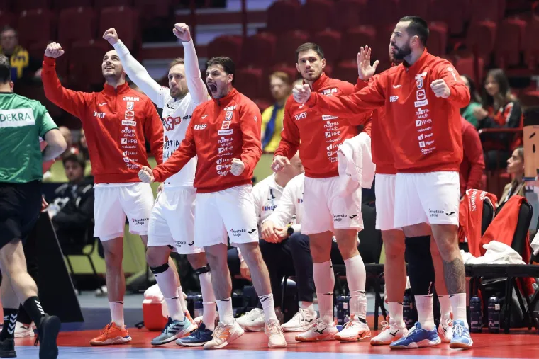 Fantastične scene na tribinama: Pogledajte &scaron;to rade islandski ratnici s na&scaron;im navijačima