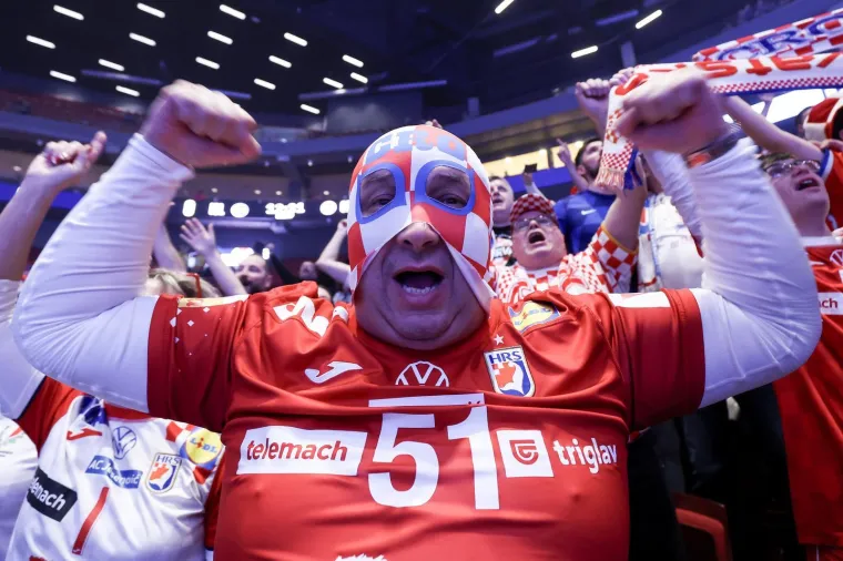 Fantastične scene na tribinama: Pogledajte &scaron;to rade islandski ratnici s na&scaron;im navijačima