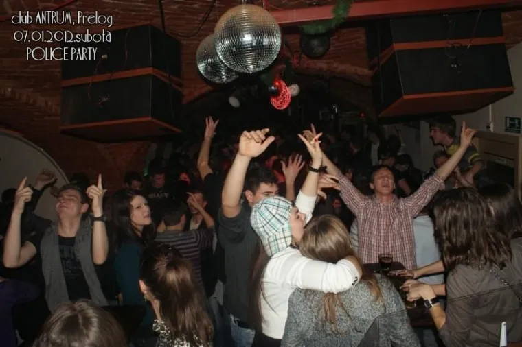 Kakva nostalgija! Pogledajte ludu atmosferu na tulumu prije 14 godina