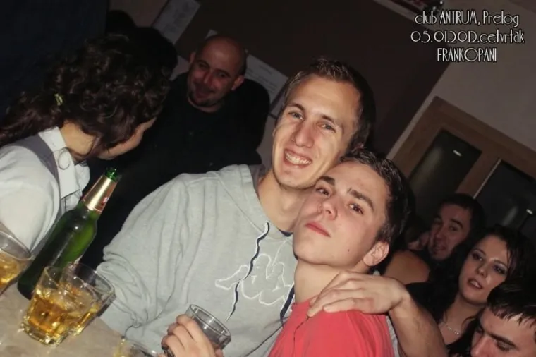 Kakva nostalgija! Pogledajte ludu atmosferu na tulumu prije 14 godina