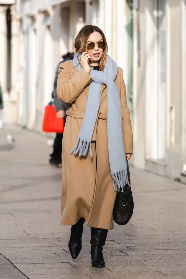 Odu&scaron;evila je prolaznike svojom rozom bundom! Pogledajte &scaron;arene kombinacije sa riječke &scaron;etnice