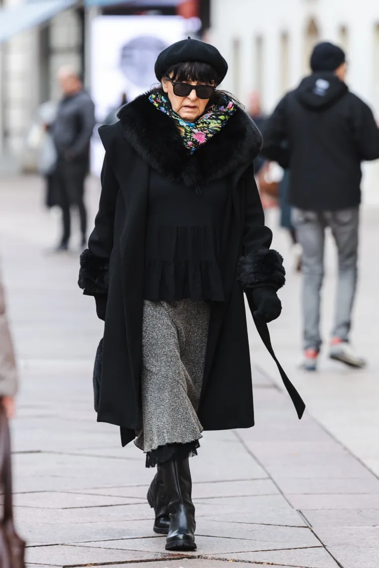 Odu&scaron;evila je prolaznike svojom rozom bundom! Pogledajte &scaron;arene kombinacije sa riječke &scaron;etnice