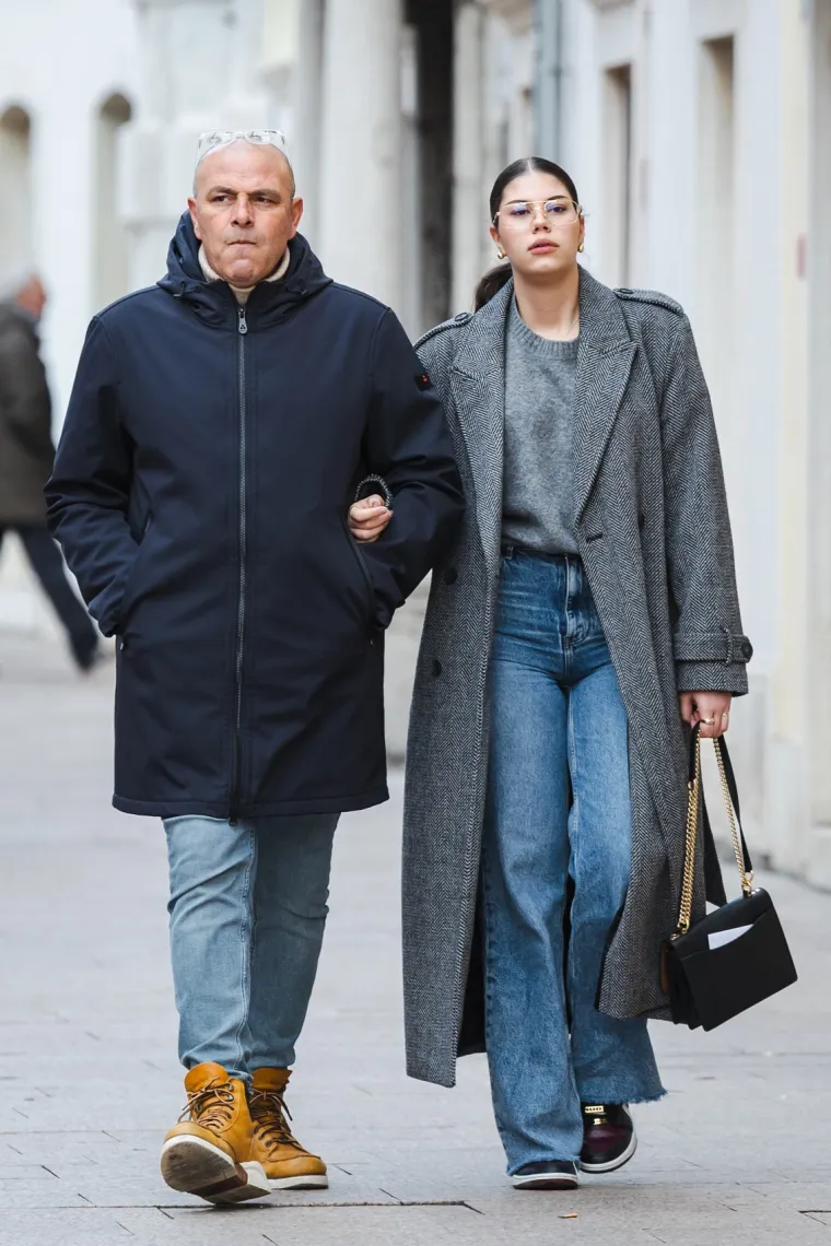 Odu&scaron;evila je prolaznike svojom rozom bundom! Pogledajte &scaron;arene kombinacije sa riječke &scaron;etnice