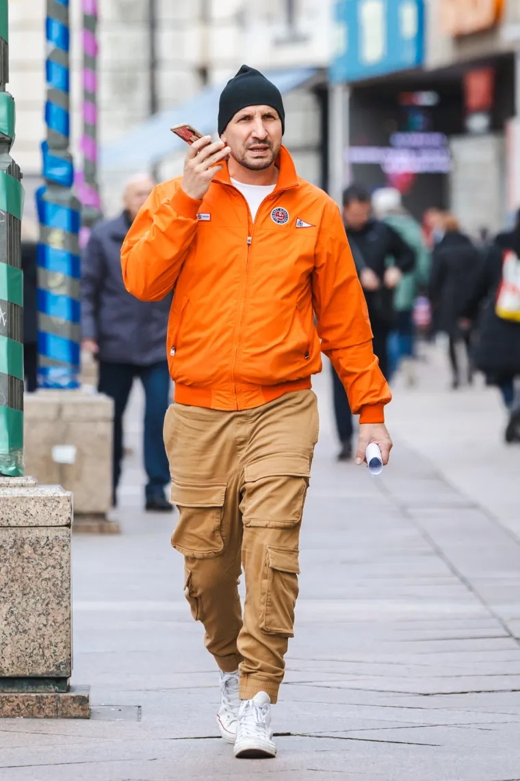 Odu&scaron;evila je prolaznike svojom rozom bundom! Pogledajte &scaron;arene kombinacije sa riječke &scaron;etnice