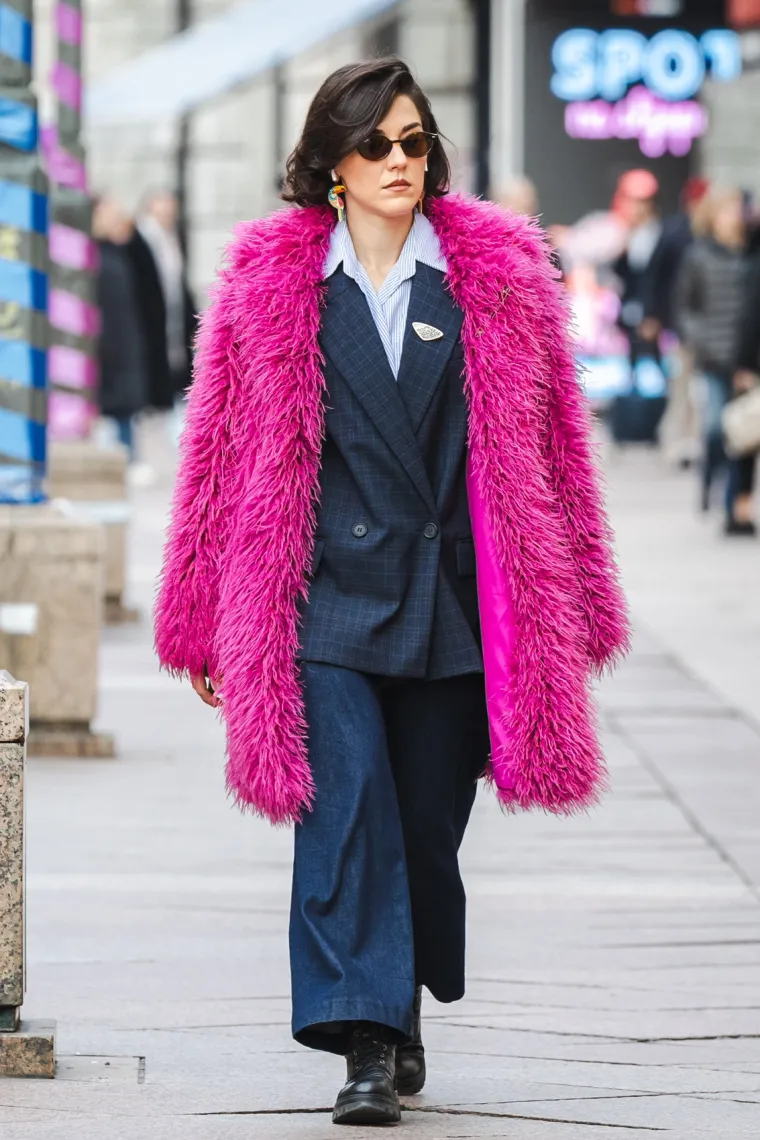 Odu&scaron;evila je prolaznike svojom rozom bundom! Pogledajte &scaron;arene kombinacije sa riječke &scaron;etnice