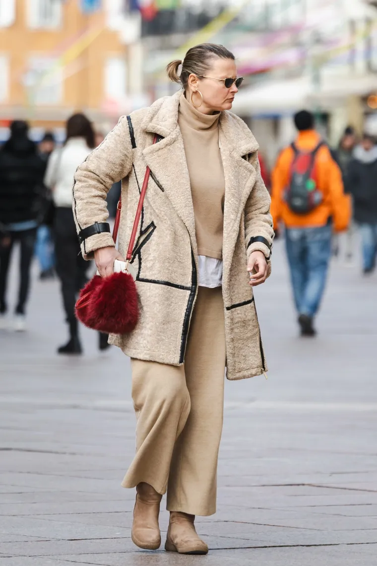 Odu&scaron;evila je prolaznike svojom rozom bundom! Pogledajte &scaron;arene kombinacije sa riječke &scaron;etnice