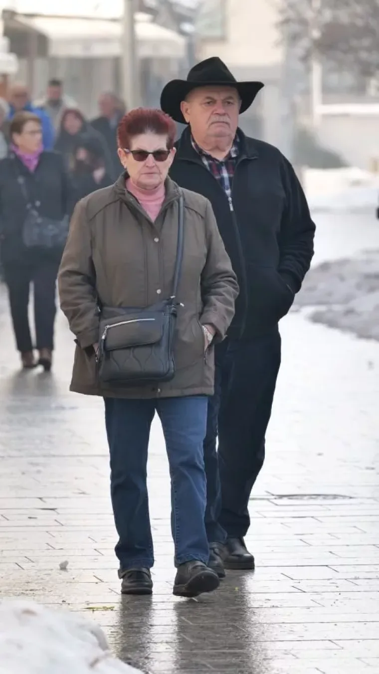 Smeđi kaput kojeg nitko nije mogao ignorirati: Pogledajte tko je sve ukrasio čakovečku &scaron;picu