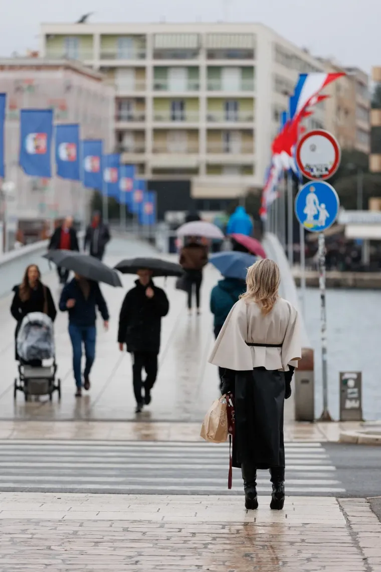 Prekrasne Zadranke zapalile &scaron;picu, ali svi su ipak gledali u tipa bez majice