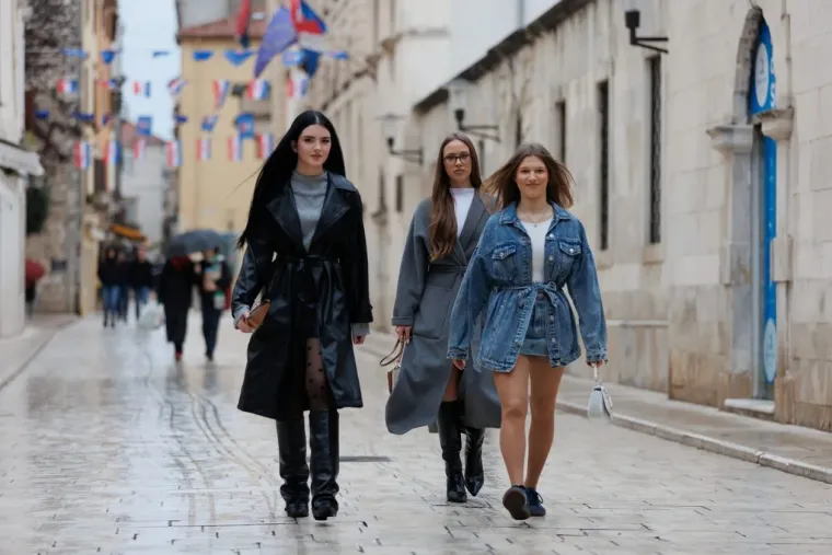 Prekrasne Zadranke zapalile &scaron;picu, ali svi su ipak gledali u tipa bez majice