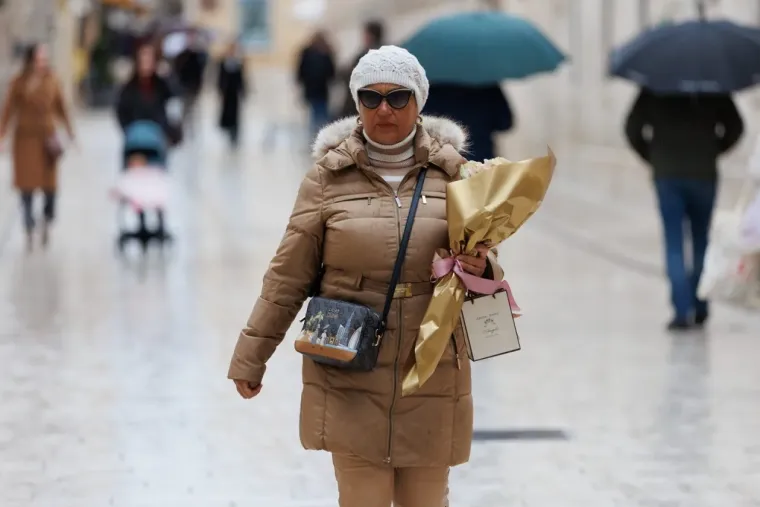 Prekrasne Zadranke zapalile &scaron;picu, ali svi su ipak gledali u tipa bez majice
