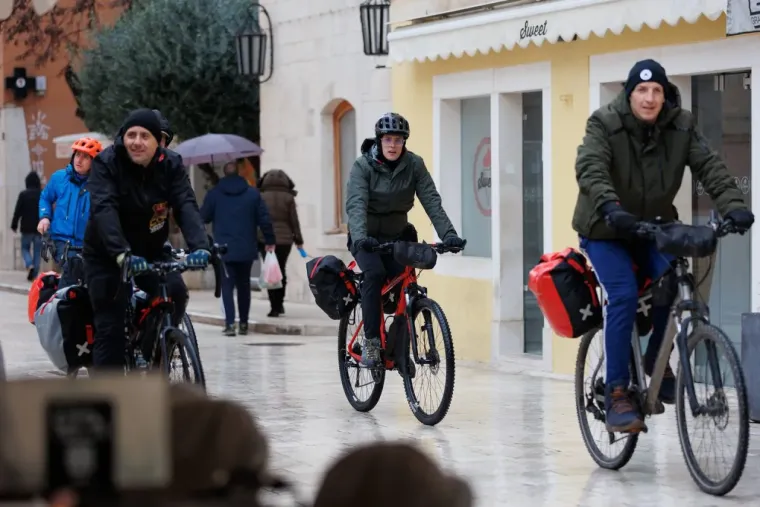 Prekrasne Zadranke zapalile &scaron;picu, ali svi su ipak gledali u tipa bez majice