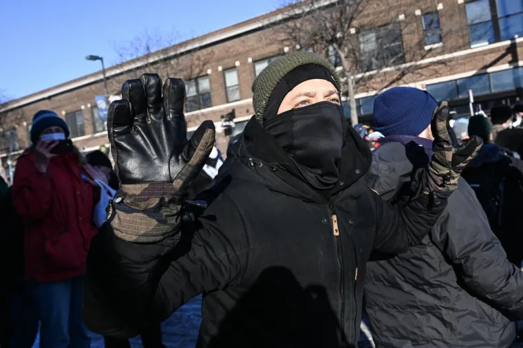 Kao da je ratna zona: Eskalirali prosvjedi u Minneapolisu, pogledajte prizore kaosa