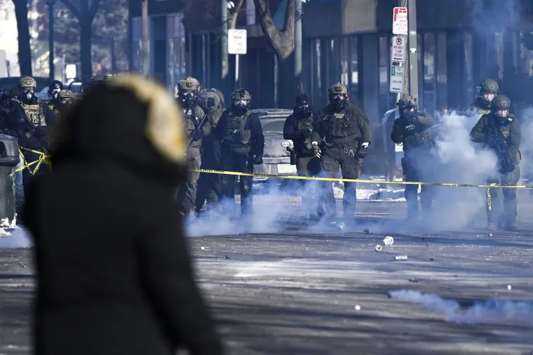 Kao da je ratna zona: Eskalirali prosvjedi u Minneapolisu, pogledajte prizore kaosa