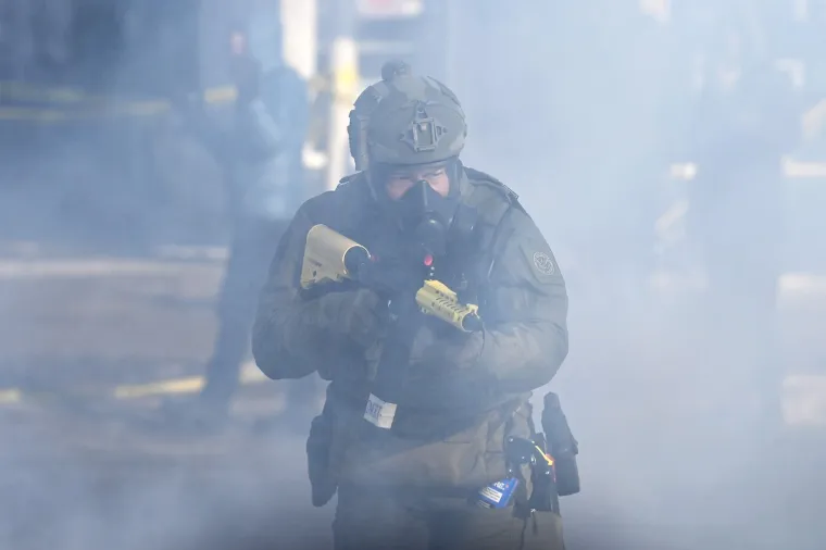 Kao da je ratna zona: Eskalirali prosvjedi u Minneapolisu, pogledajte prizore kaosa