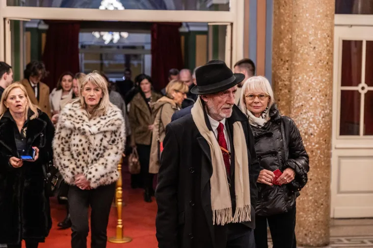Poznata lica i moćna drama: Hrvatska glumica istaknula se odvažnom kombinacijom