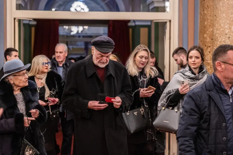 Poznata lica i moćna drama: Hrvatska glumica istaknula se odvažnom kombinacijom