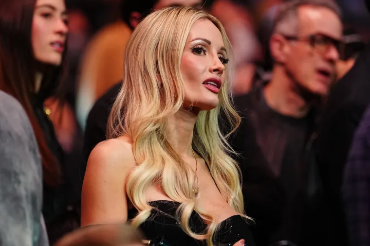 Brutalan rat u kavezu ostavio publiku bez daha: Sve je gledala i zanosna plavu&scaron;a