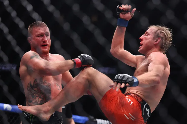 Brutalan rat u kavezu ostavio publiku bez daha: Sve je gledala i zanosna plavu&scaron;a