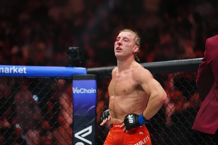 Brutalan rat u kavezu ostavio publiku bez daha: Sve je gledala i zanosna plavu&scaron;a