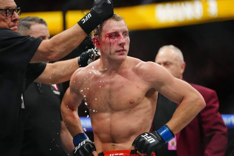 Brutalan rat u kavezu ostavio publiku bez daha: Sve je gledala i zanosna plavu&scaron;a