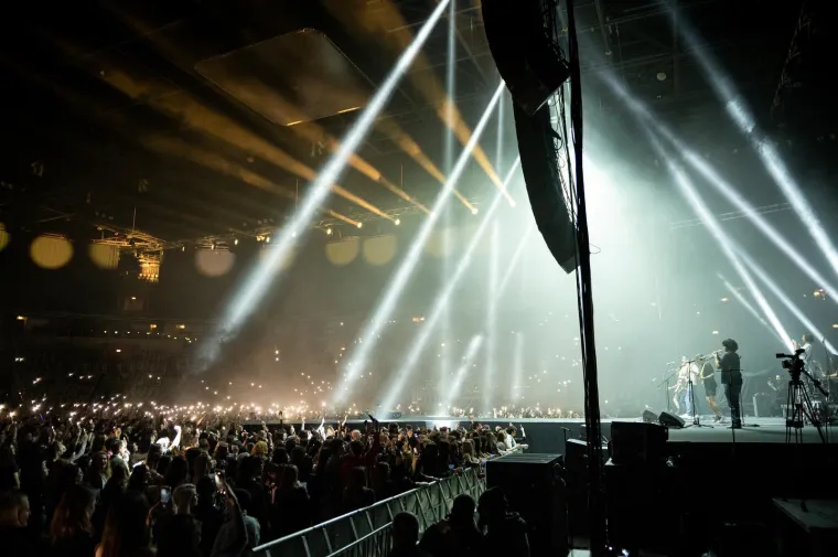 Buč Kesidi napravio spektakl, a publiku zagrijali Nika Turković i IDEM