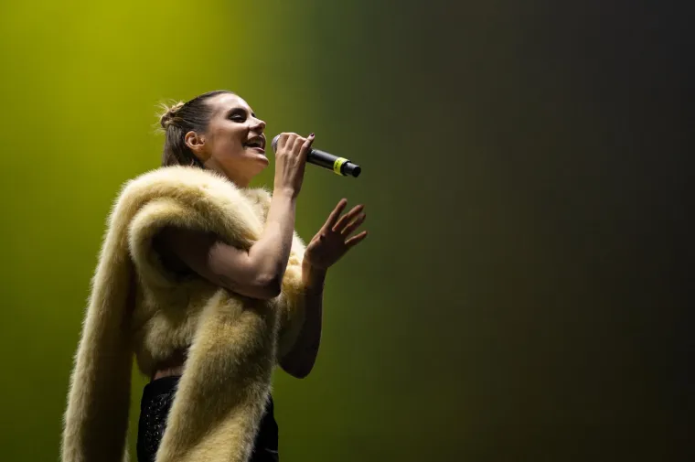 Buč Kesidi napravio spektakl, a publiku zagrijali Nika Turković i IDEM