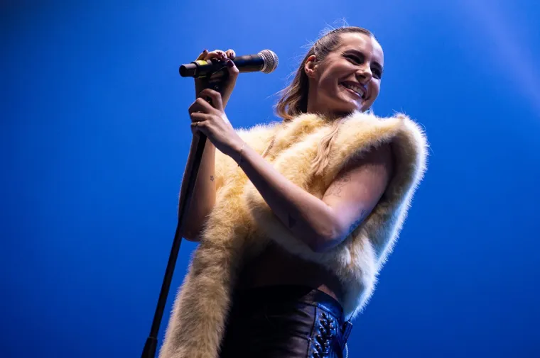 Buč Kesidi napravio spektakl, a publiku zagrijali Nika Turković i IDEM