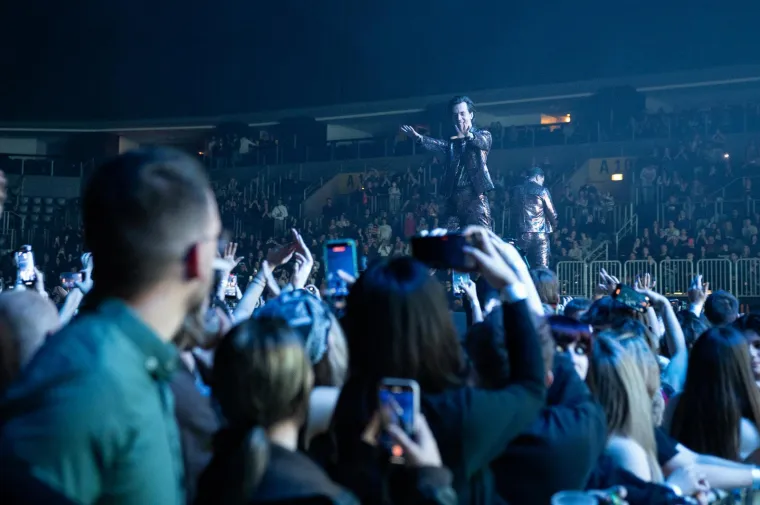 Buč Kesidi napravio spektakl, a publiku zagrijali Nika Turković i IDEM
